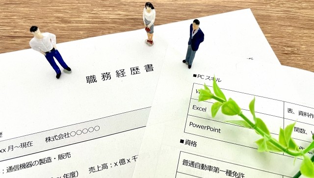 職務経歴書の書き方マニュアル｜採用担当に刺さるコツと例文付き