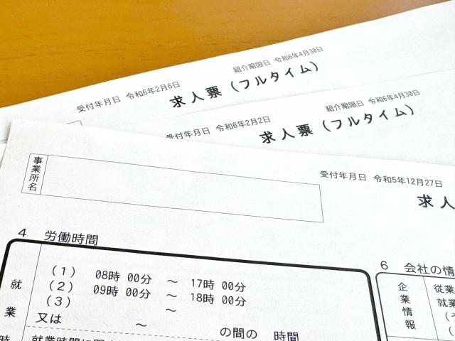 待っているだけでは採用できない時代に。JobJobで「選ばれる事業所」になるための求人作成術