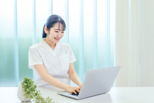 薬剤師の職務経歴書の書き方完全ガイド！高評価を得るコツと状況別の見本・例文