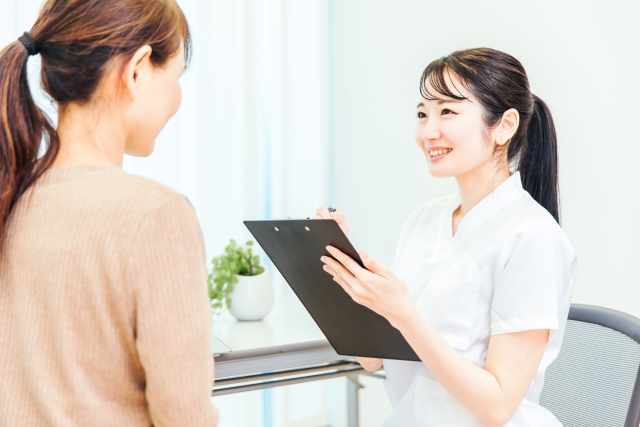 製薬会社の役割とそこで働く人々！MRや薬剤師が担う使命とキャリアの未来