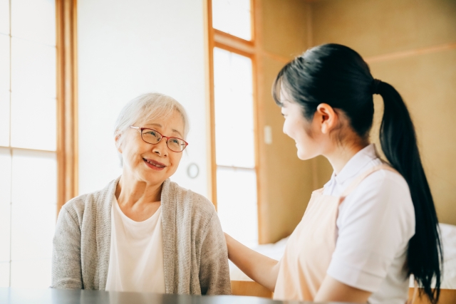 訪問看護・訪問介護は最初から1人で行かされる？「同行なし」の不安を解消する研修の実態と対処法