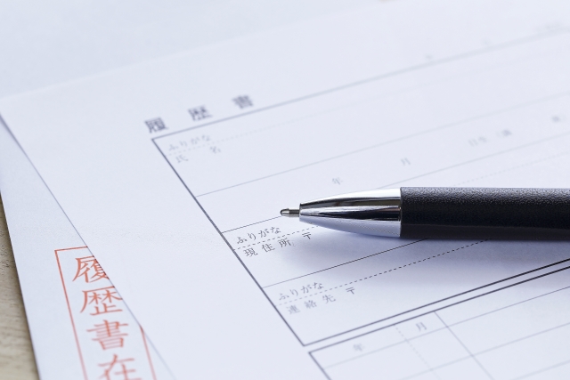 児童指導員の履歴書の書き方完全版！採用を引き寄せる志望動機・自己PRの例文と注意点
