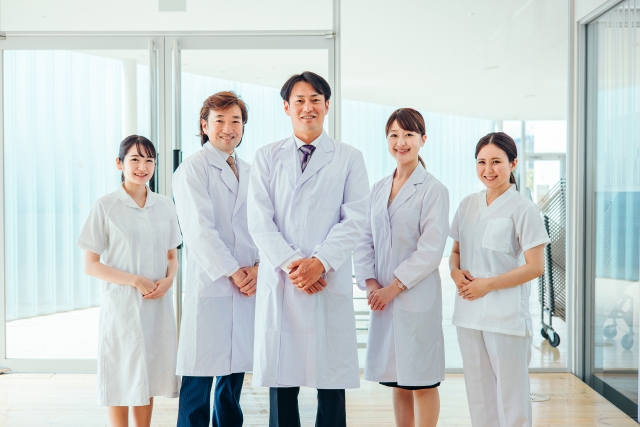 医療介護業界の制服事情を徹底解説！スクラブが主流の理由と選び方の新常識
