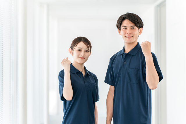 【見本・例文あり】介護職・ヘルパーの職務経歴書の書き方！採用率を上げる自己PRのコツ
