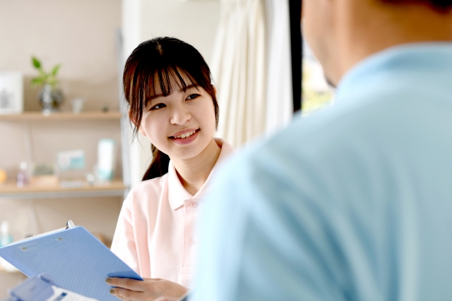主任介護支援専門員（主任ケアマネジャー）とは？普通のケアマネとの違い・要件・年収を徹底解説