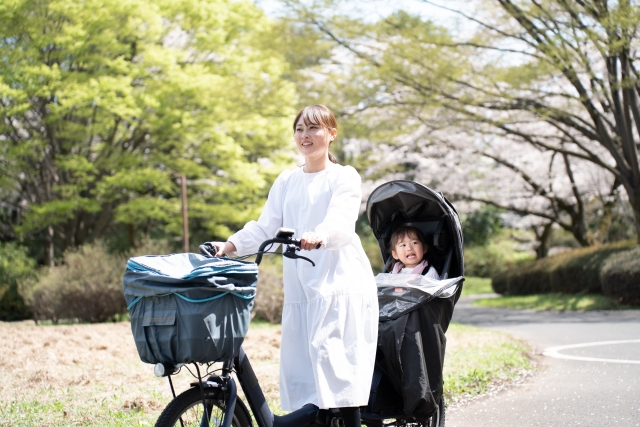 【医療・介護業界】子連れ出勤は可能？メリット・デメリットと実際の導入事例を徹底解説