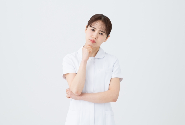 【徹底解説】なぜ歯科衛生士は残業が多い？定時で帰れない3つの理由とホワイトな職場を見極める方法