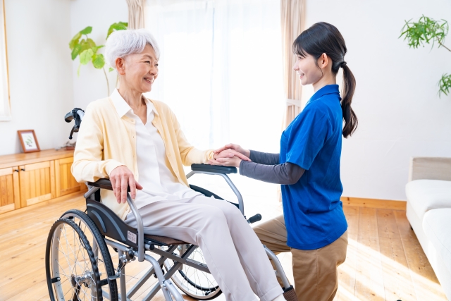 【未経験から介護職へ】介護の新しい研修「入門的研修」とは？初任者研修との違いやメリットを徹底解説