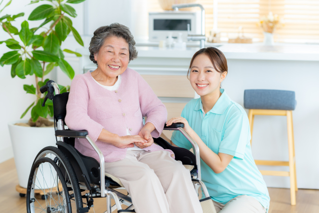 デイサービスとデイケアの違いとは？それぞれの役割・仕事内容・働きやすさを徹底比較