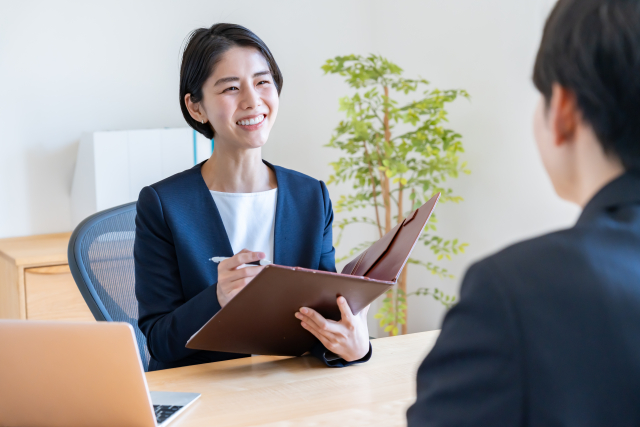 【医療・介護・福祉の採用】応募者の「責任感」を見抜く面接質問10選と評価ポイント
