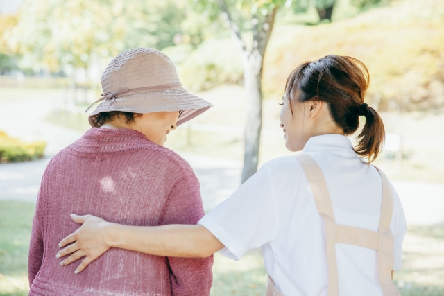【未経験・無資格から介護職へ】21時間で取れる「入門的研修」とは？内容やメリット、初任者研修との違いを徹底解説