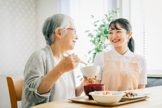 特養で働くならどっち？従来型とユニット型の違い・働き方の特徴を徹底比較！