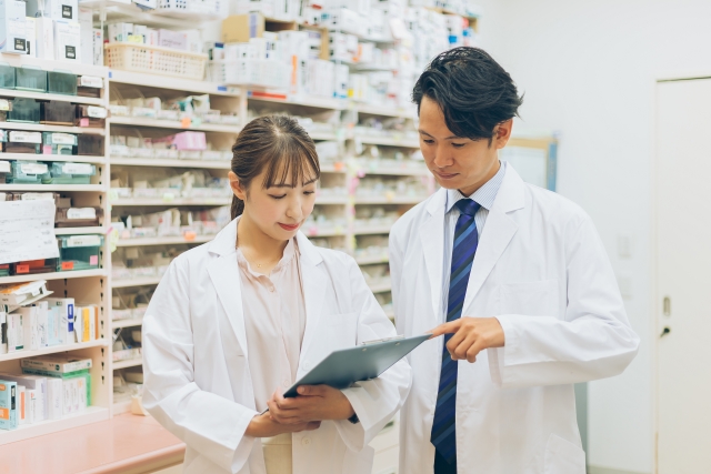 【20代・30代薬局薬剤師必見】将来のキャリアを左右する積むべき経験・スキル5選とキャリアパス