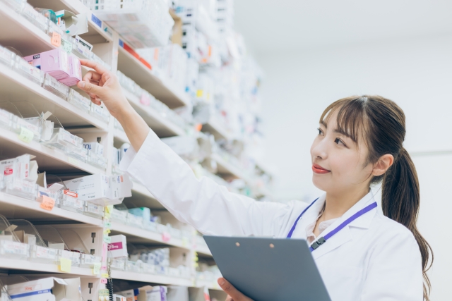 【最新版】調剤補助員とは？調剤事務との違いやピッキングなど許可された業務内容を徹底解説