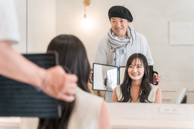 【最新版】美容師でスタイリストになるには？デビューまでの期間・給料事情・アシスタントとの違いを徹底解説！