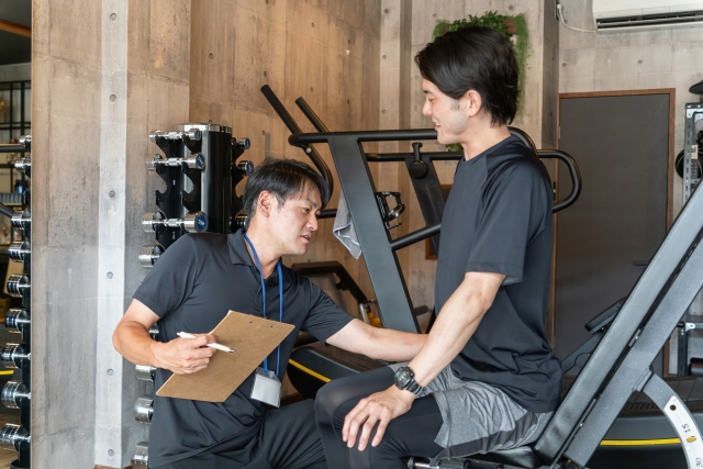 【完全版】スポーツトレーナーとは？仕事内容から種類・年収・資格・将来性まで徹底解説