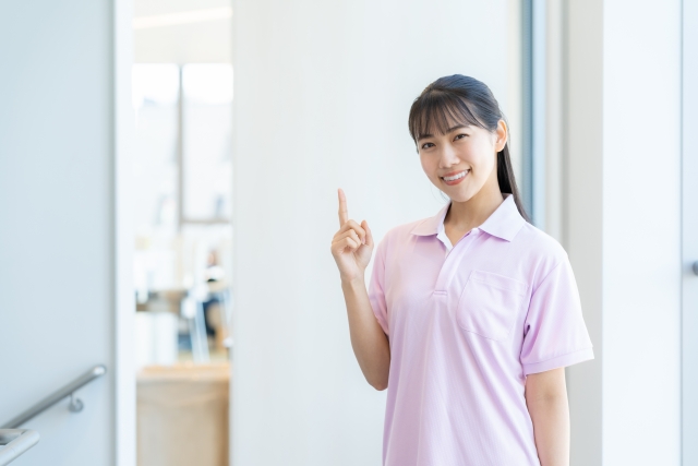 【未経験者必見】介護業界で初めて働く人が準備すべきこと完全ガイド｜心構えから持ち物・資格まで