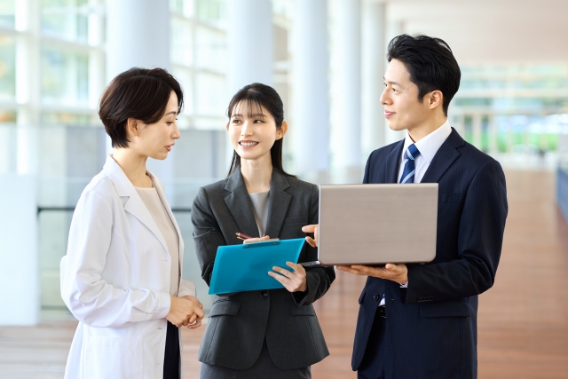 MR（医薬情報担当者）とは？仕事内容・年収・認定試験から将来性までわかりやすく解説