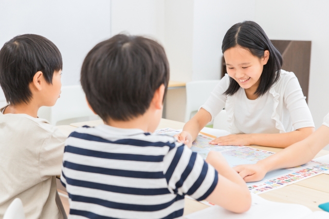 学童保育の資格とは？放課後児童支援員との違いやおすすめの関連資格を徹底解説！