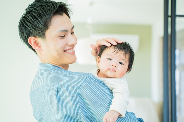 産後パパ育休（出生時育児休業）とは？給付金・社会保険料免除の要件からパパ休暇との違いまで徹底解説