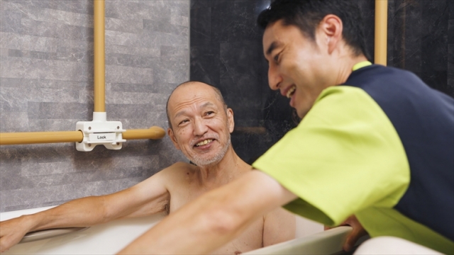 訪問入浴介護とは？仕事内容・必要な資格・給与や向き不向きを徹底解説！